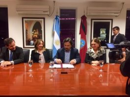 Lapad firmó convenio con Sáenz para formar en el correcto trato a personas con discapacidad