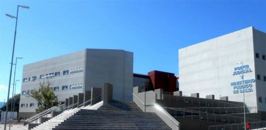 Joven adicto que amenazó a su padre con un arma evitará proceso penal si supera tratamiento