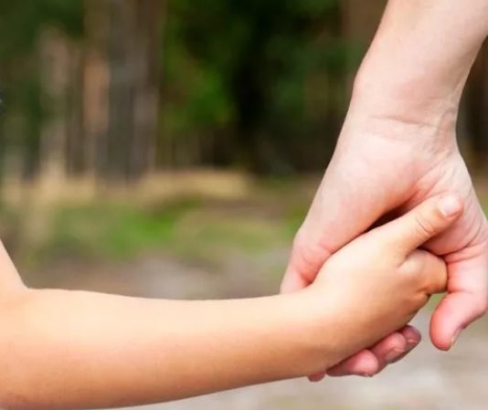 Se hizo lugar a la adopción plena de una adolescente por parte de su tía política